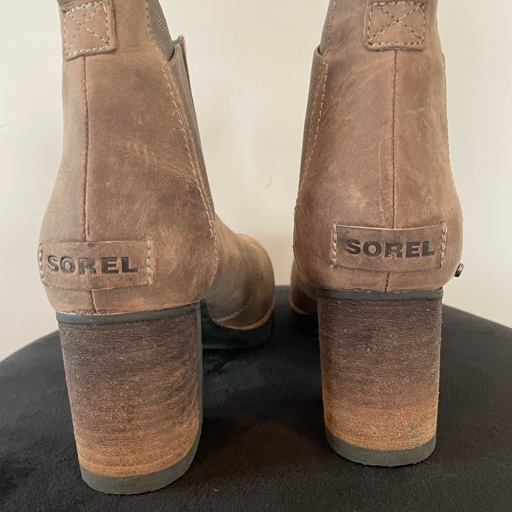 Sorel Addington Chelsea waterproof boot. Size 7.